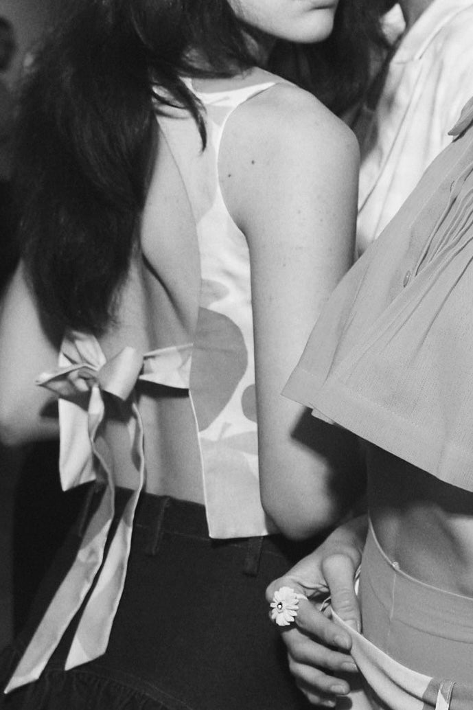 AVENUE TIE-BACK TOP